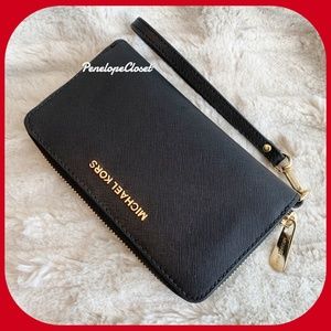 MICHAEL KORS JST MF WALLET WRISTLET BLACK